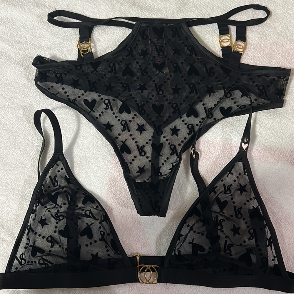 1day Sale! VS triangle Bra and panty set